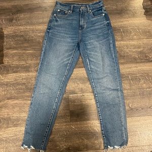 American Eagle mom jean